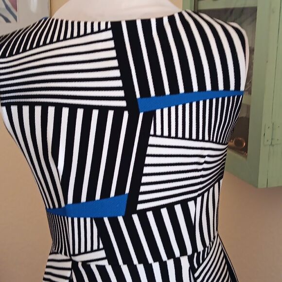 Enfocus Studio Bold Graphic Knit Dress - Picture 6 of 10